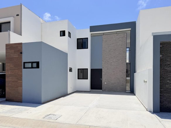 Casa Nueva en Venta Punto Lomas