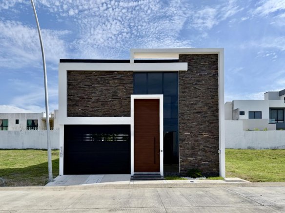 Casa Nueva en Venta Punto Lomas