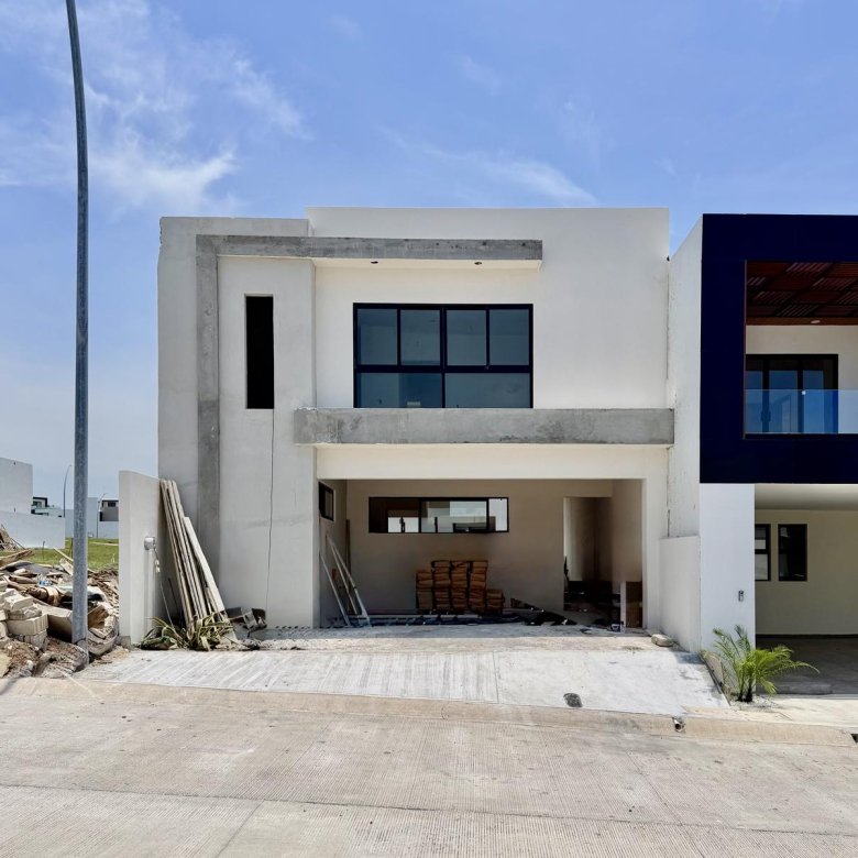 Casa Nueva en Venta Punto Lomas