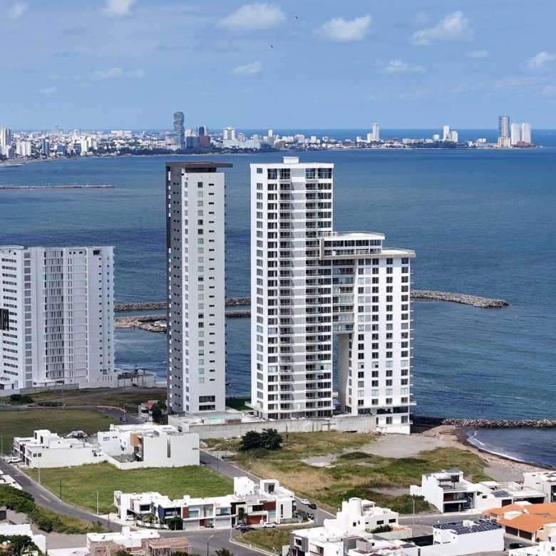 Casa Nueva en Venta Playas del Conchal