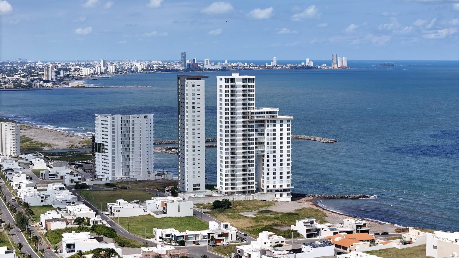 Casa Nueva en Venta Playas del Conchal