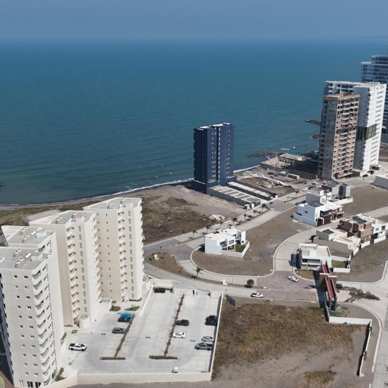 Casa Nueva en Venta Playas del Conchal