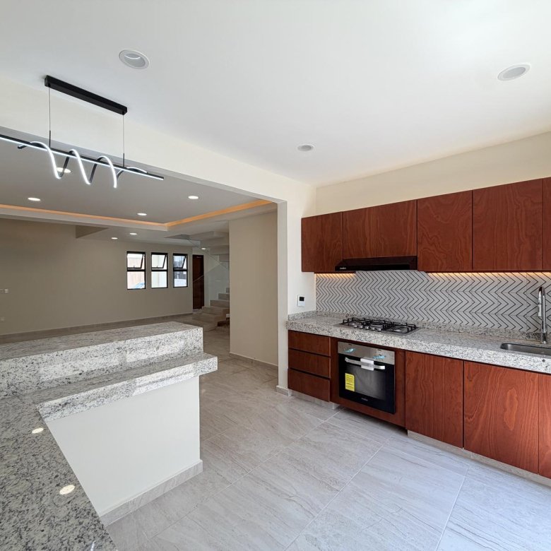 Casa Nueva en Venta Punto Lomas
