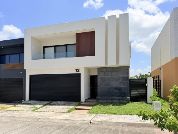 Casa Nueva en Venta Punta Tiburon