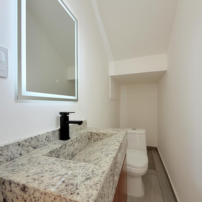 Casa Nueva en Venta Punto Lomas