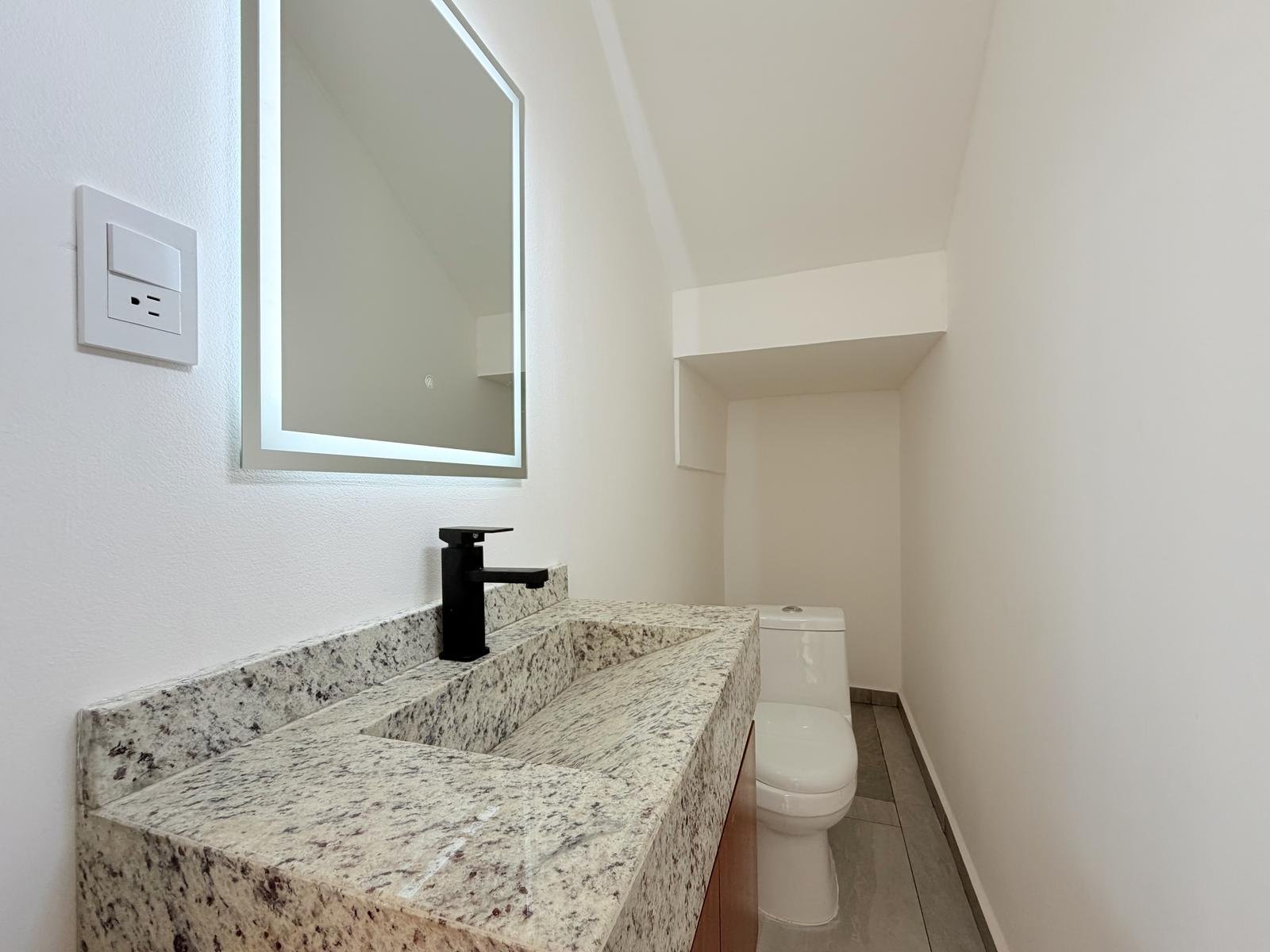 Casa Nueva en Venta Punto Lomas