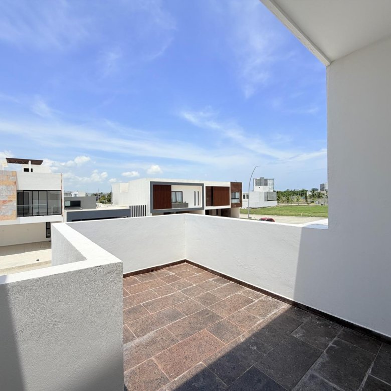 Casa Nueva en Venta Punto Lomas