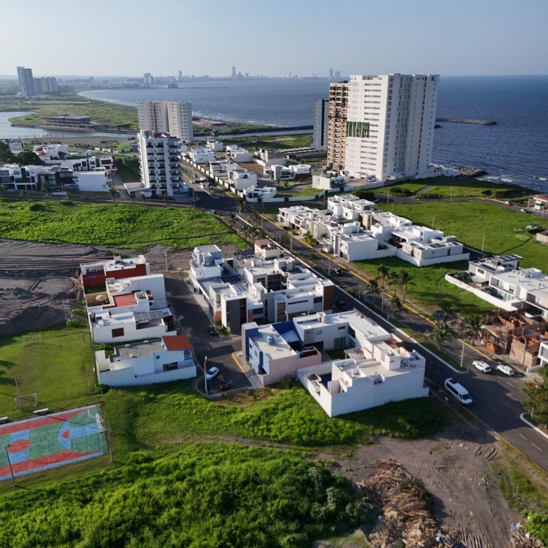 Casa Nueva en Venta Playas del Conchal