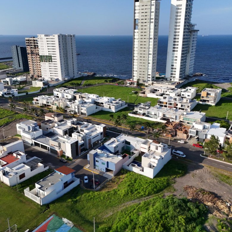 Casa Nueva en Venta Playas del Conchal