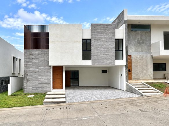 Casa Nueva en Venta Punta Tiburon
